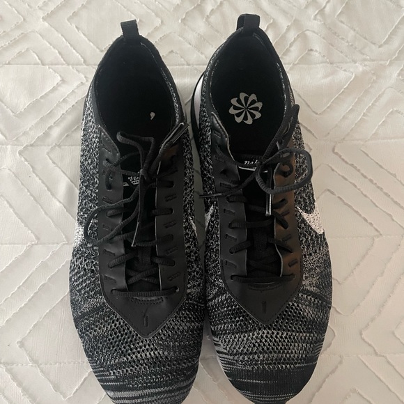 Nike Air Max Flyknit Racer - Picture 4 of 6